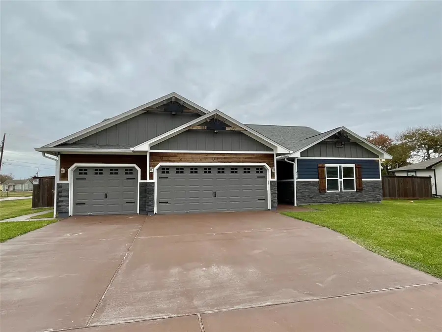 218 N Avenue A, Freeport, TX 77541 - Image #2