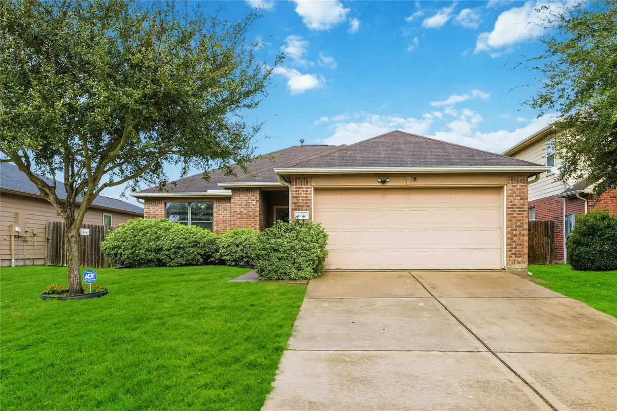 8002 W Red Oak Lane, Texas City, TX 77591 - Image #1