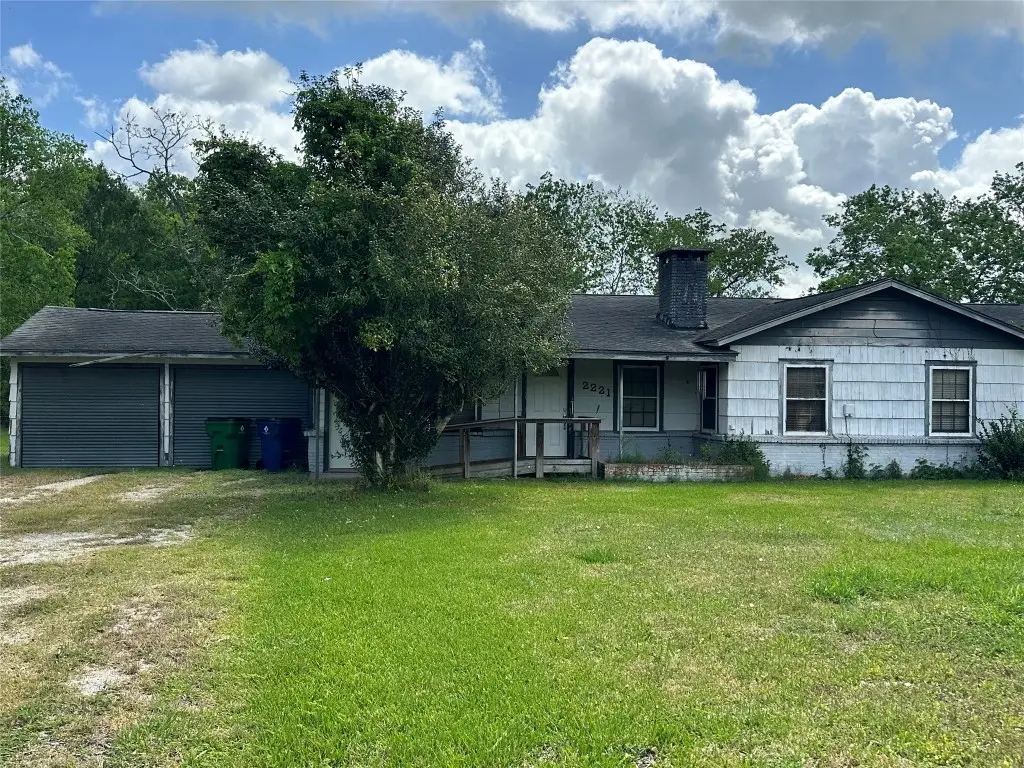2221 S Front Street, Angleton, TX 77515 - #1