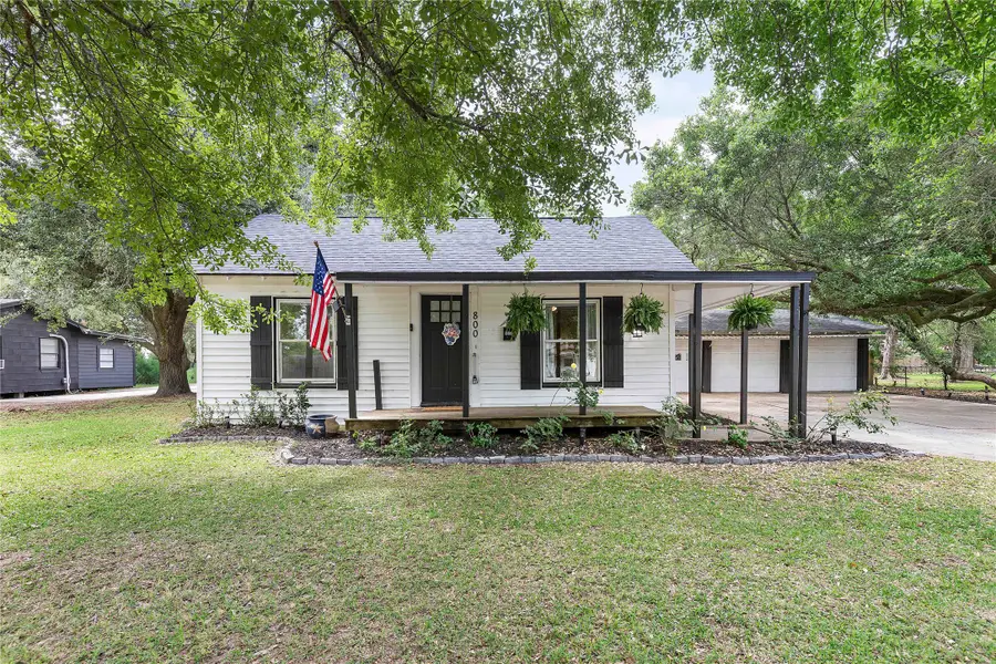 800 Trinity Street, Anahuac, TX 77514 - #3