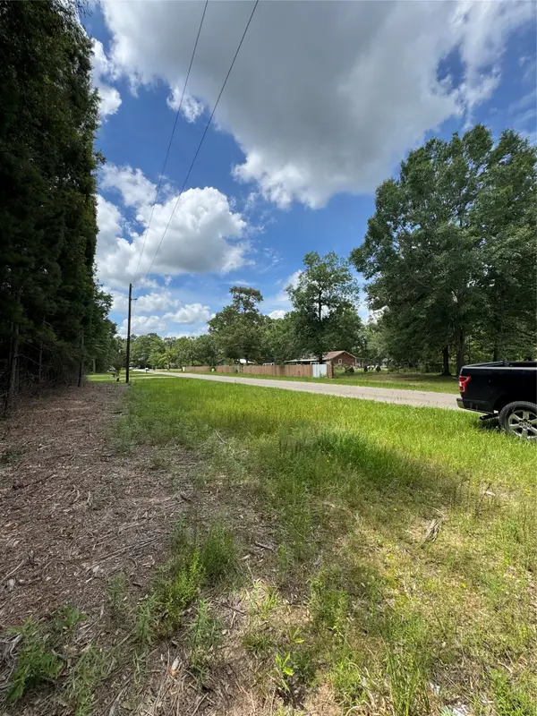 1136 Road 3802, Cleveland, TX 77328