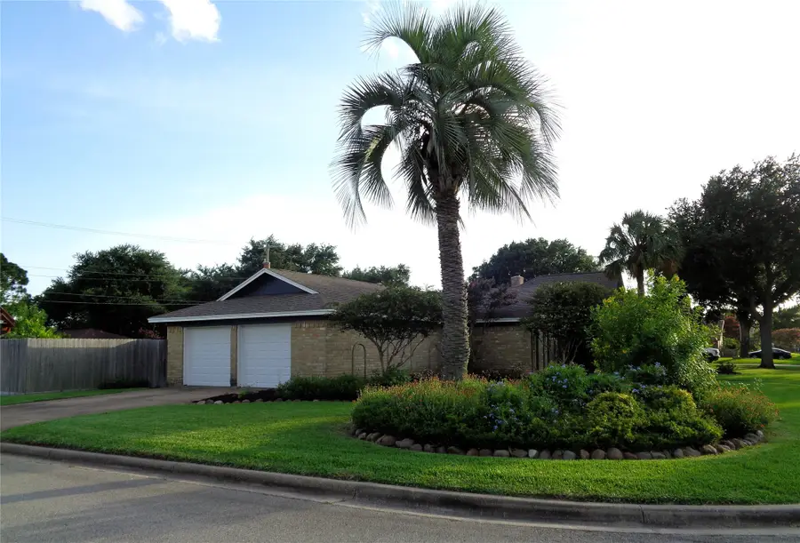 1401 22nd Avenue N, Texas City, TX 77590 - #3