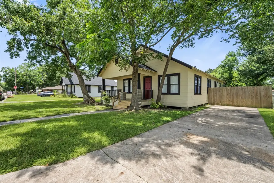 711 Bowie Street, Baytown, TX 77520 - #2
