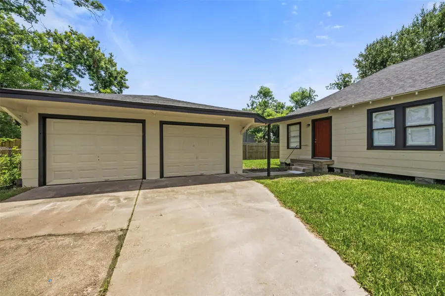 711 Bowie Street, Baytown, TX 77520 - #3