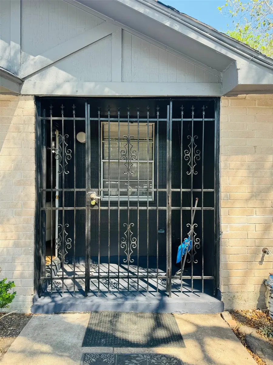 4813 E Ridge Creek Drive Drive, Houston, TX 77053 - Image #2