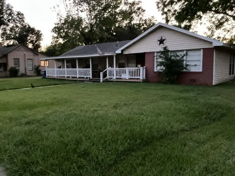 517 N Lake Avenue, Eagle Lake, TX 77434 - #1
