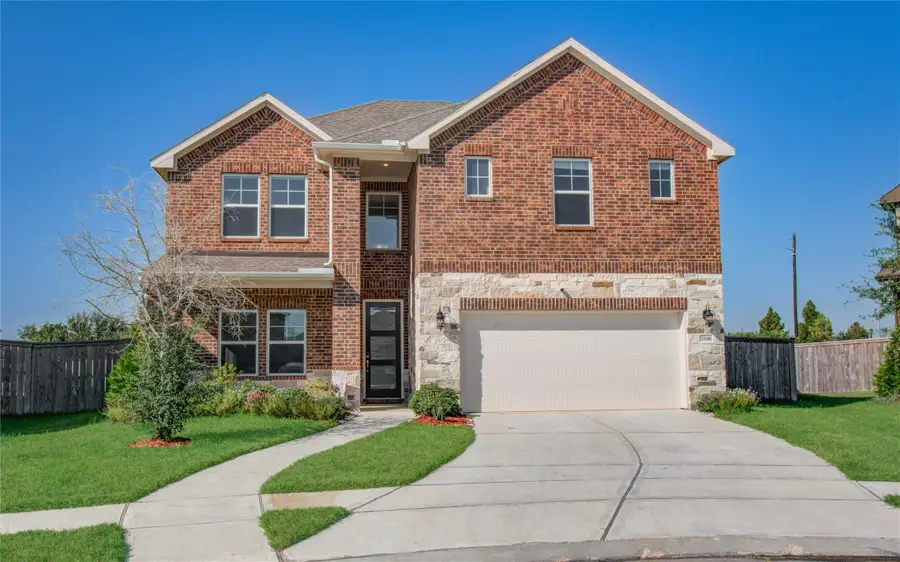 2816 Oakheath Crest Court, Pearland, TX 77089 - Image #2