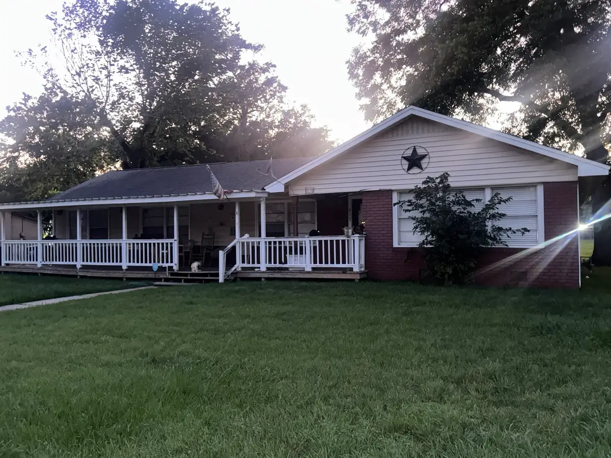 517 N Lake Avenue, Eagle Lake, TX 77434 - #1