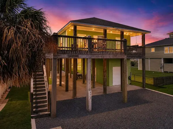 873 Townsend Drive, Crystal Beach, TX 77650