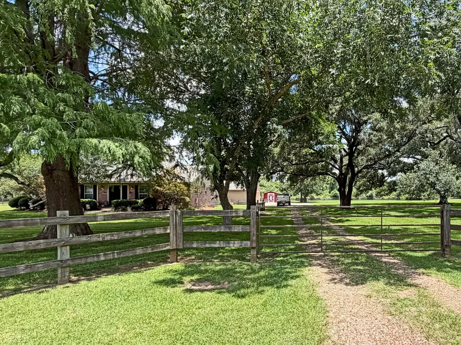 8203 Oyster Creek Drive, Missouri City, TX 77459 - #2