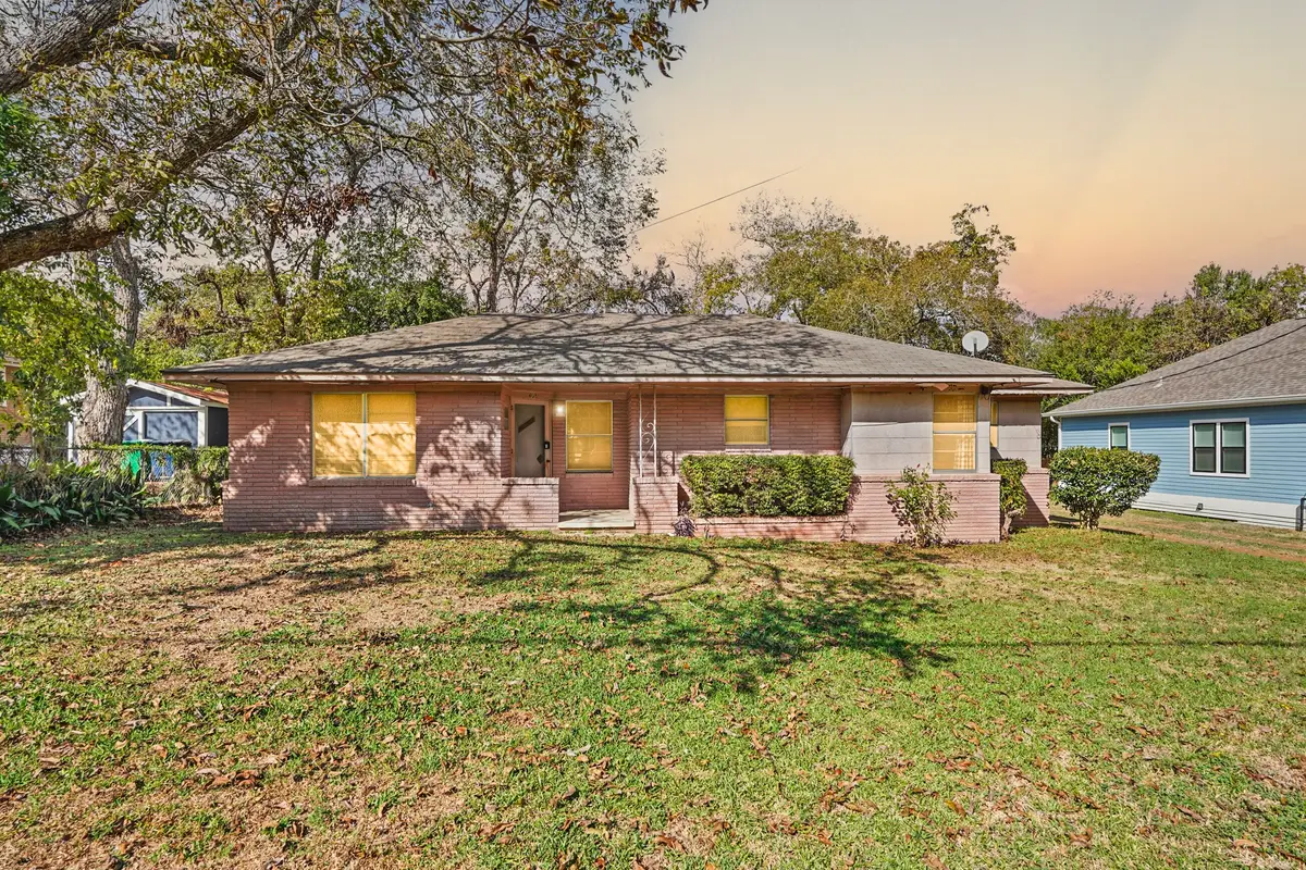 408 W Chauncy Street, Brenham, TX 77833 - Image #1