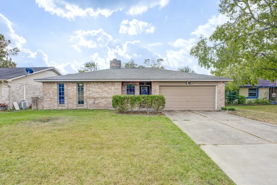 16926 Blackhawk Boulevard, Friendswood, TX 77546 - Image #2