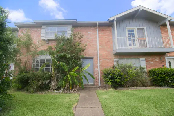 6393 S Briar Bayou Drive, Houston, TX 77072