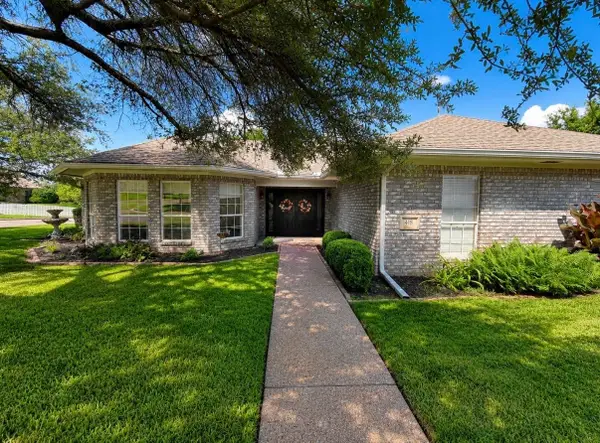 415 Oak Crest, Clifton, TX 76634