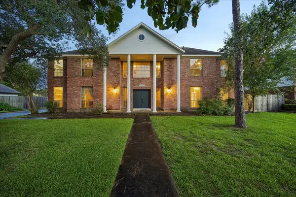 1414 W Castlewood Avenue, Friendswood, TX 77546
