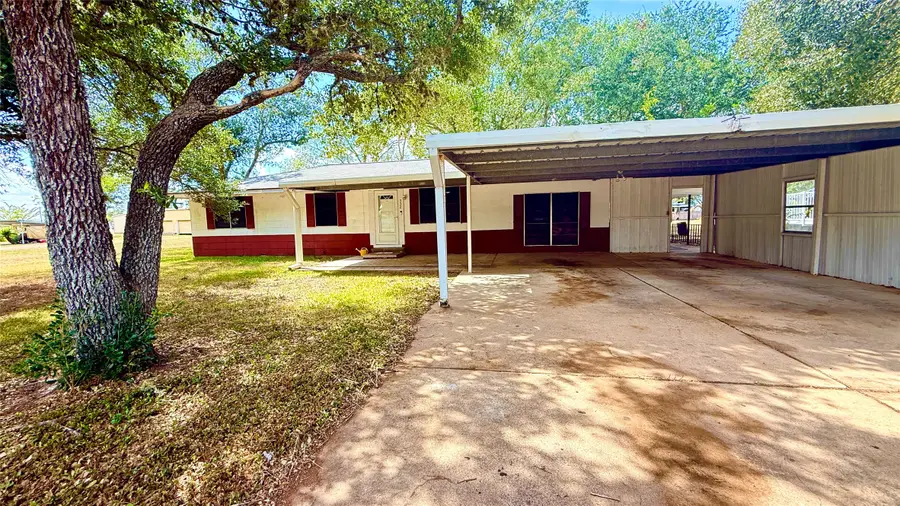 332 Henson Street, El Campo, TX 77437 - #2
