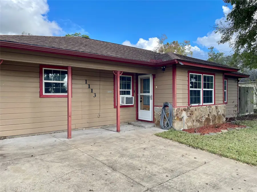 1113 Chevy Chase Drive, Angleton, TX 77515 - Image #2