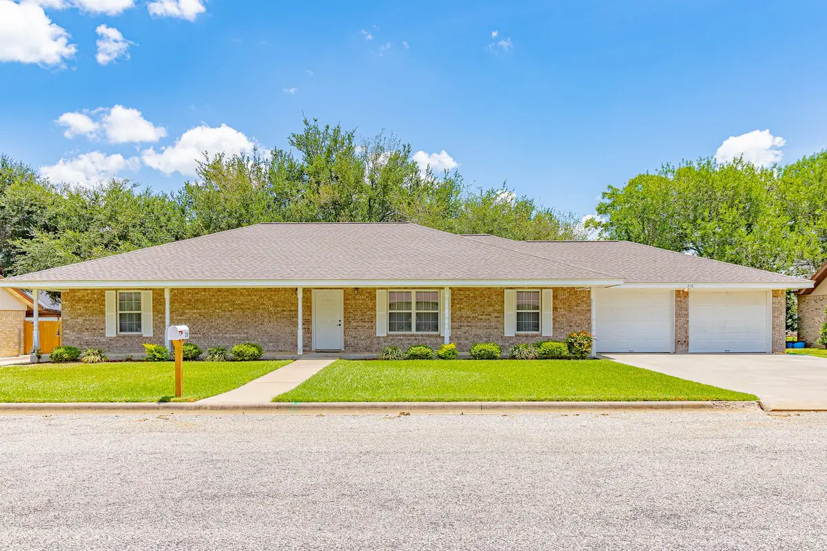 216 E Montana Drive, Shiner, TX 77984 - #1