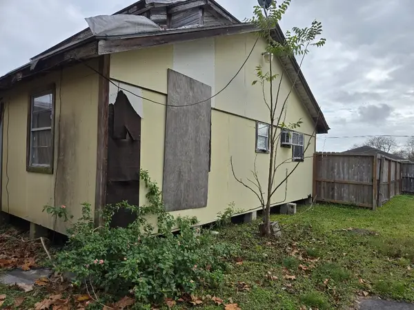 6912 Carver Avenue, Texas City, TX 77591