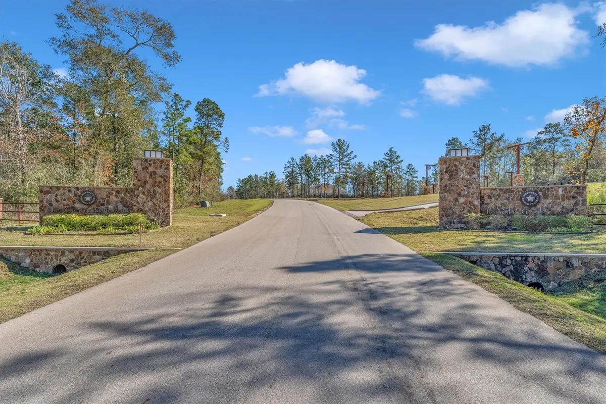 15645 Ridge Rock Road, Willis, TX 77378 - Image #1