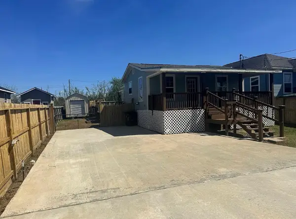 735 10th Street, San Leon, TX 77539