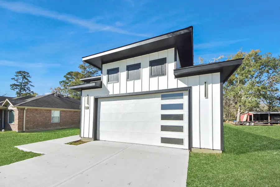 316 E Oakdale Street, Dayton, TX 77535 - #2