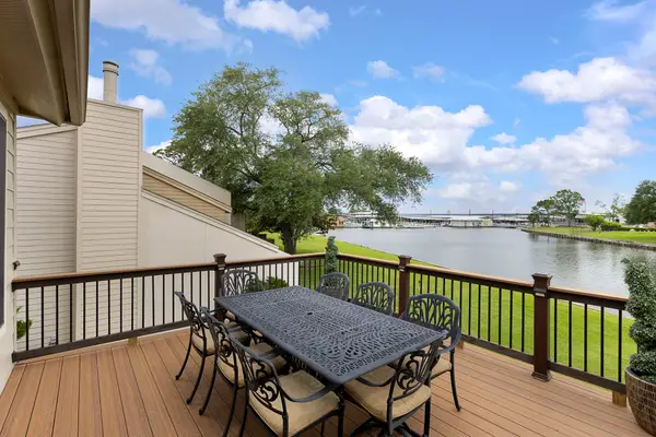 3930 Knollcrest Drive, Montgomery, TX 77356