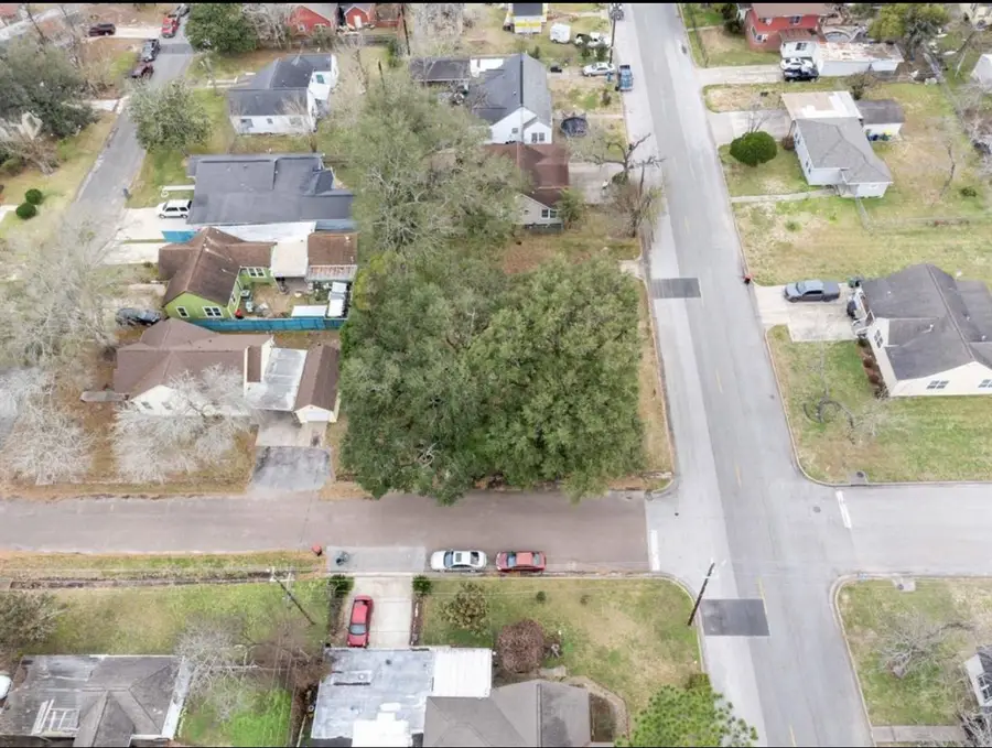 409 E Gulf Street, Baytown, TX 77520 - #3