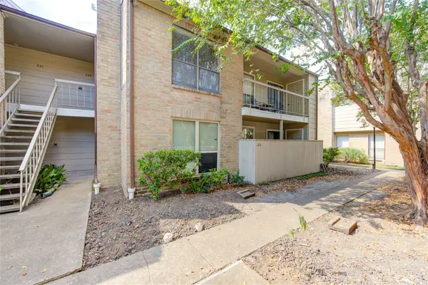 2120 Wilcrest Drive #220, Houston, TX 77042