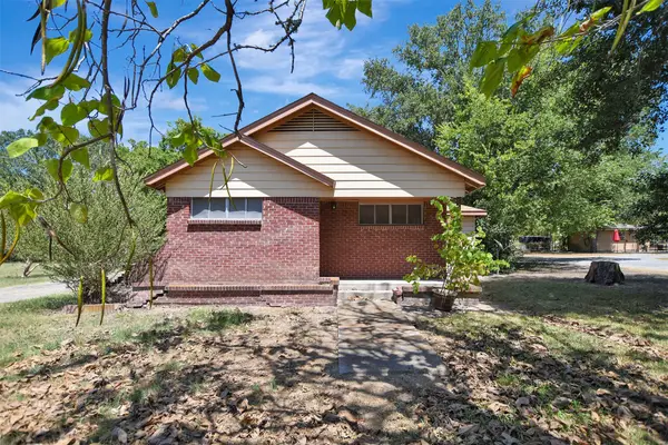 110 & 112 N Shipp Street, Madisonville, TX 77864