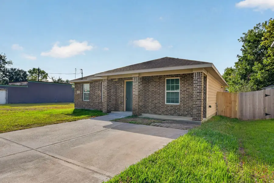 6909 Carver Avenue, Texas City, TX 77591 - #2