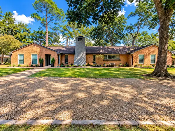 720 Surrey Ln, Wallis, TX 77485