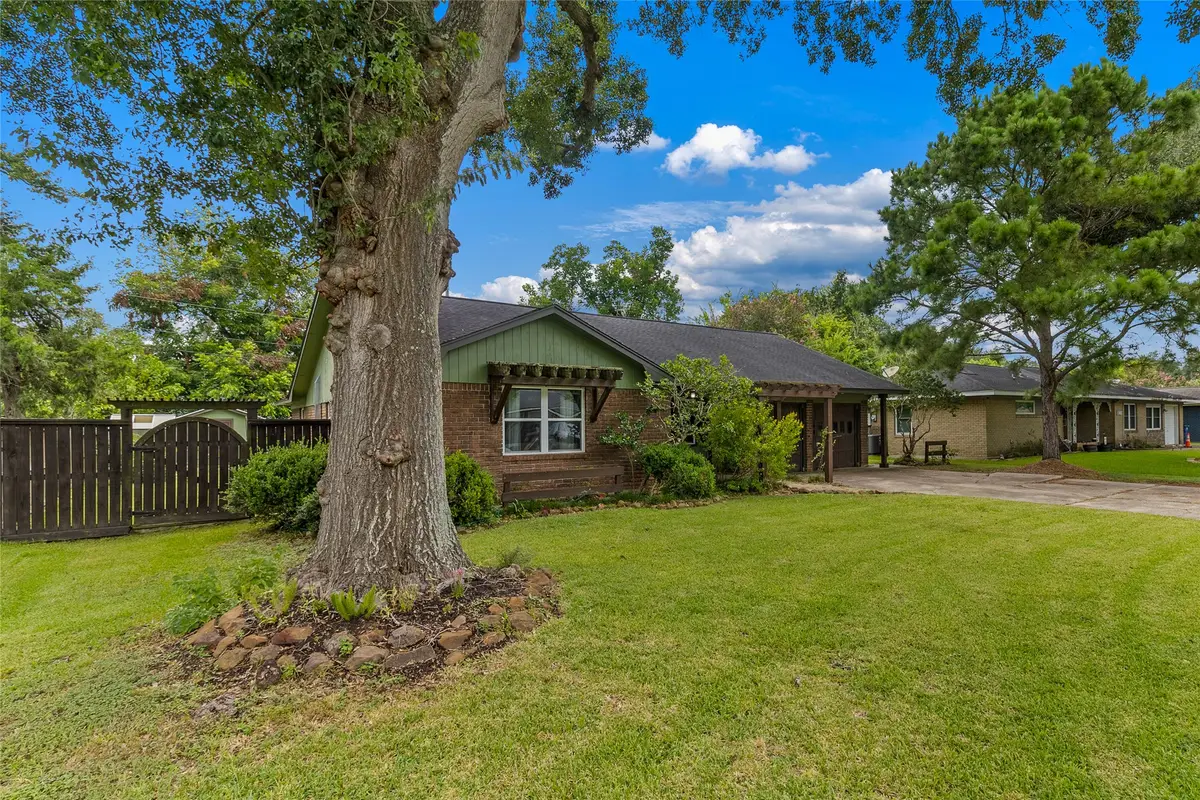 1413 Lawn Drive, Angleton, TX 77515 - #1