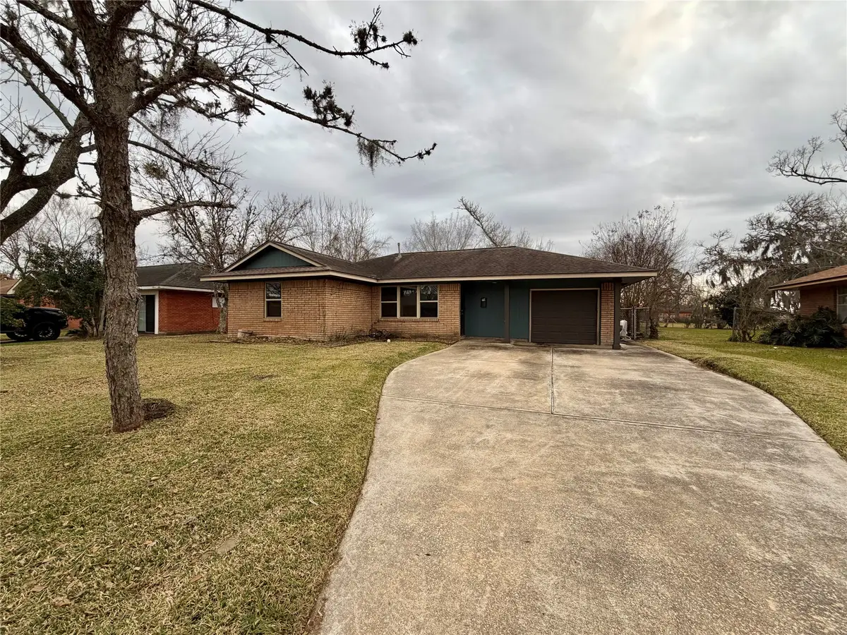 104 Mimosa Street, Lake Jackson, TX 77566 - Image #1