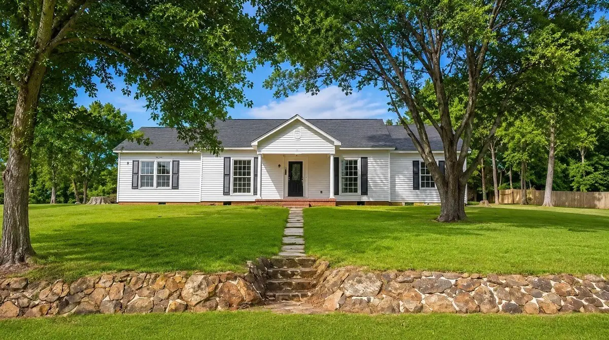 823 8th Street, Cushing, TX 75760 - #1