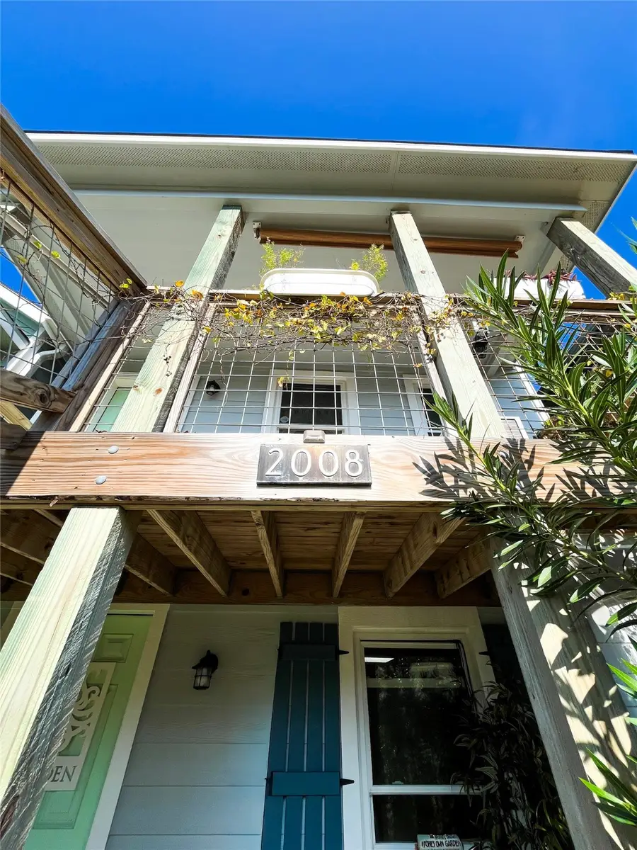 2008 - 2010 Avenue O 1/2, Galveston, TX 77550 - Image #3