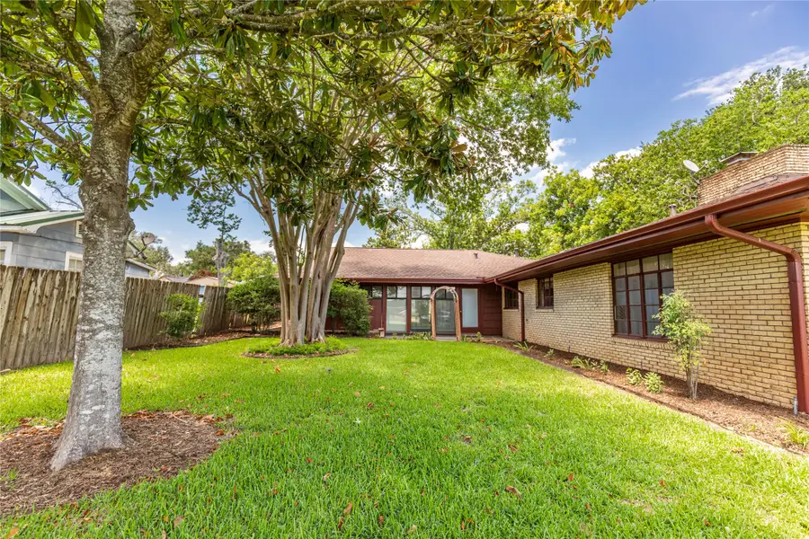 322 E Obryant Street, Bellville, TX 77418 - Image #3