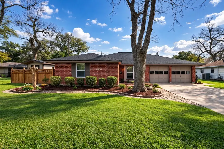 714 Center Way Street, Lake Jackson, TX 77566 - #2