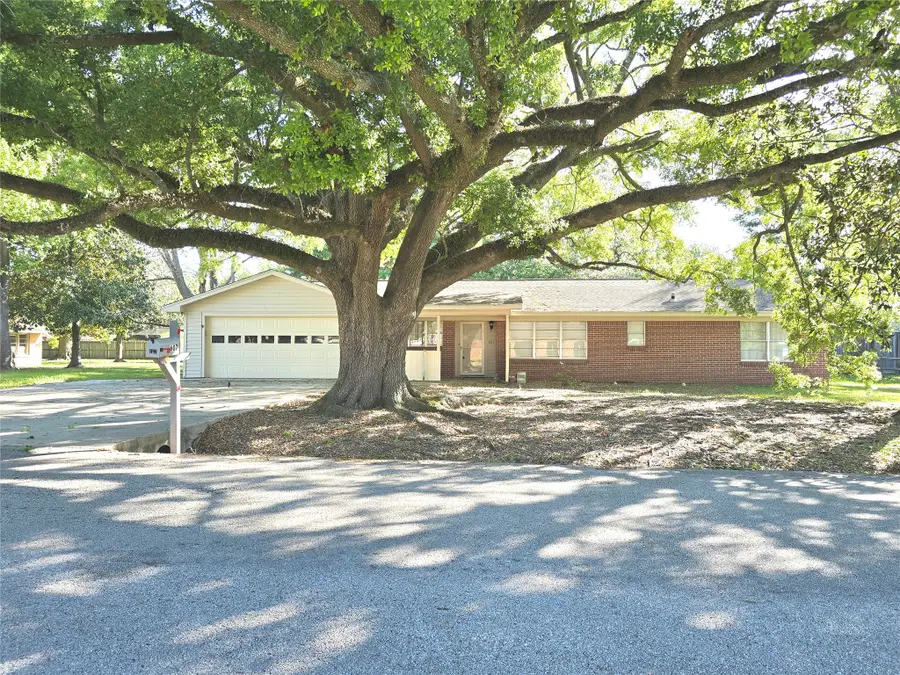 607 S Main Street, Dayton, TX 77535 - #2