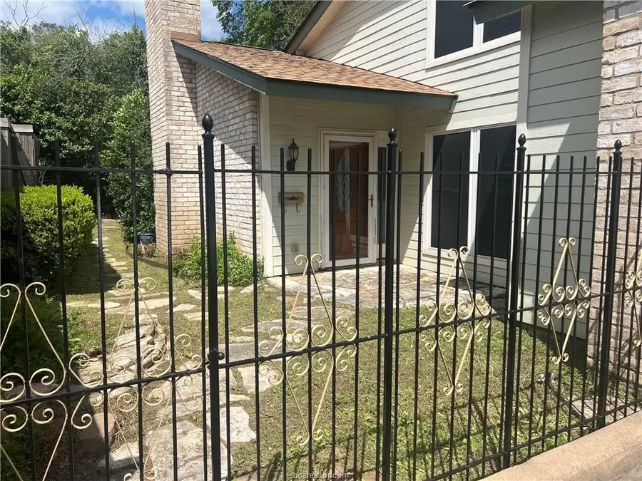 321 E Main Street E, Brenham, TX 77833 - #2