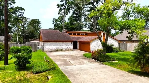 7307 Ironwood Lane N, Baytown, TX 77521