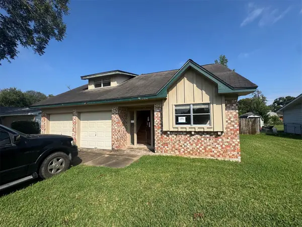 613 Center Way Street, Lake Jackson, TX 77566