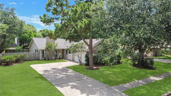 8631 Pine Falls Drive, Houston, TX 77095