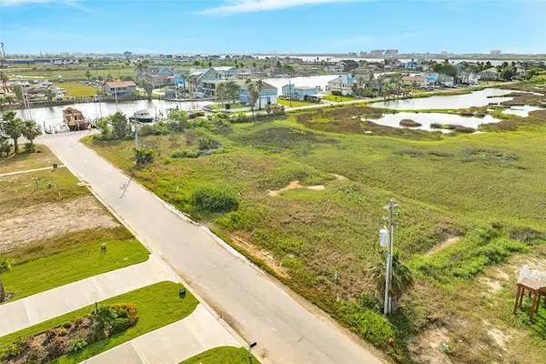 9115 W Bay Road, Galveston, TX 77554