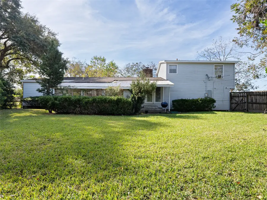 1609 Possum Trot Street, La Marque, TX 77568 - Image #2