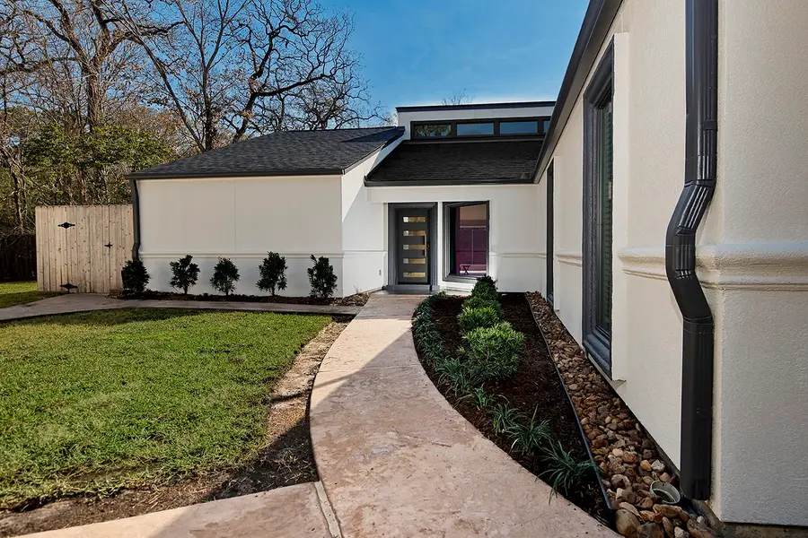 46 N Autumnwood Way, The Woodlands, TX 77380 - Image #2