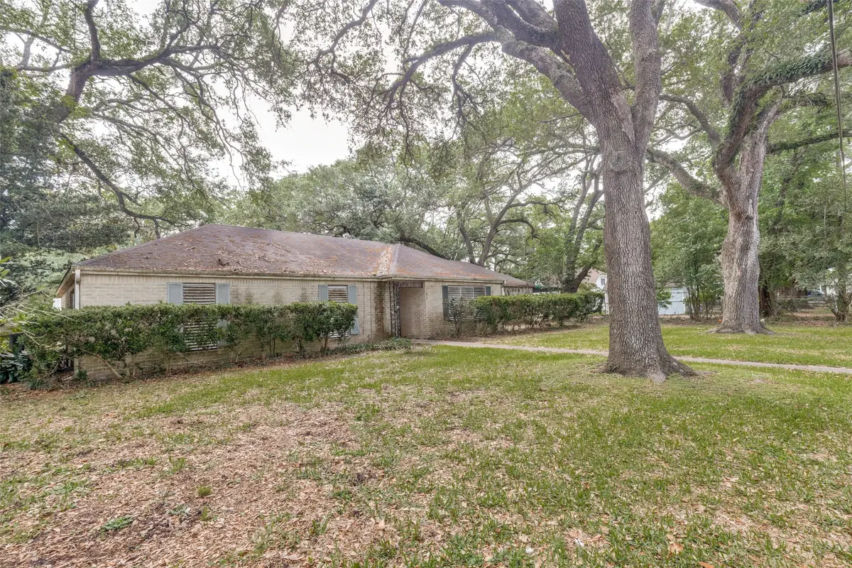 801 S Jackson Street, Alvin, TX 77511 - #1