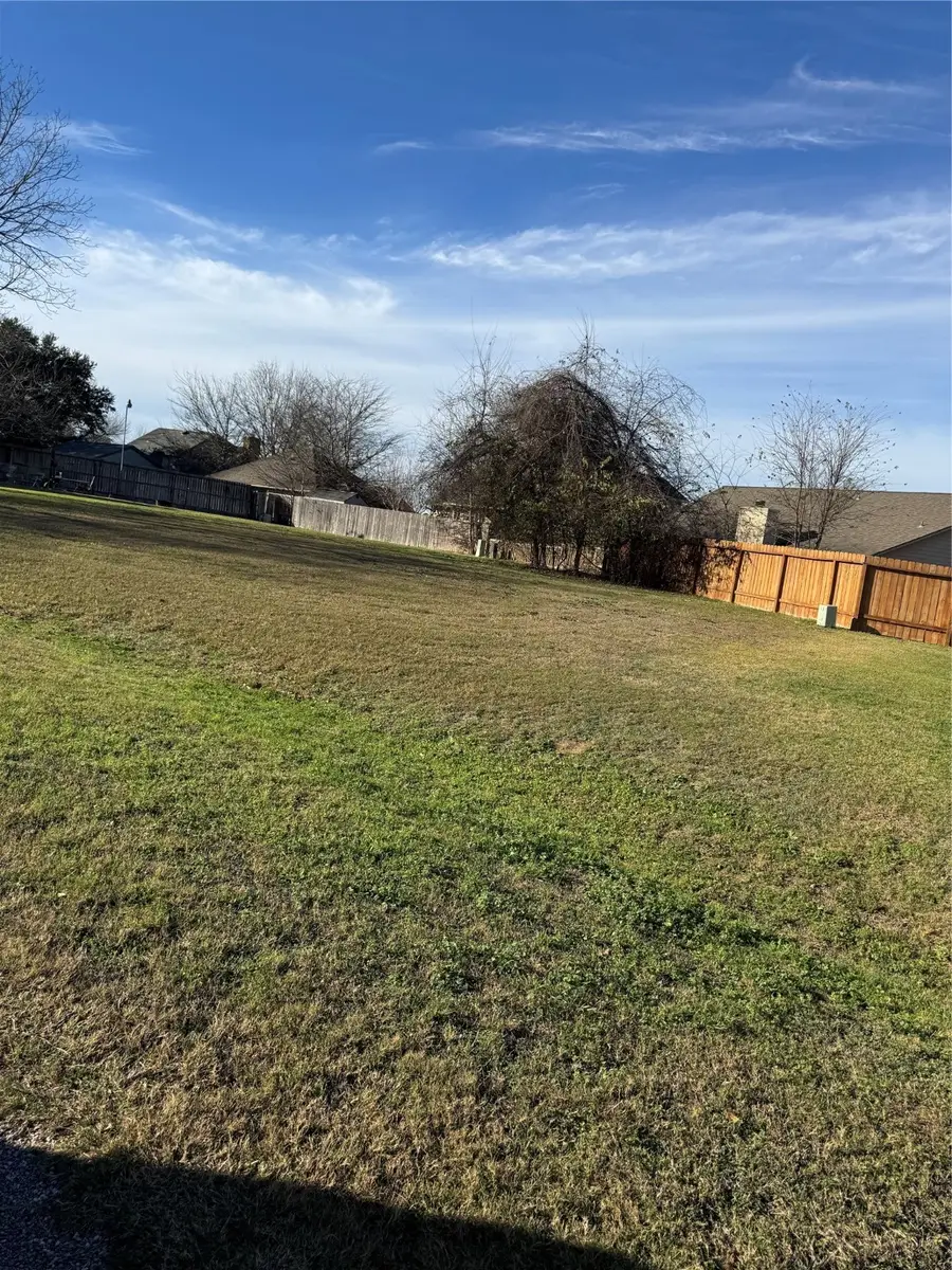 10906 Hillside Drive, Montgomery, TX 77356 - Image #3