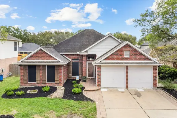 3113 Watercastle Court, League City, TX 77573