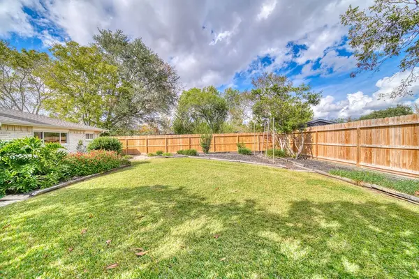 16327 Blackhawk Boulevard, Friendswood, TX 77546